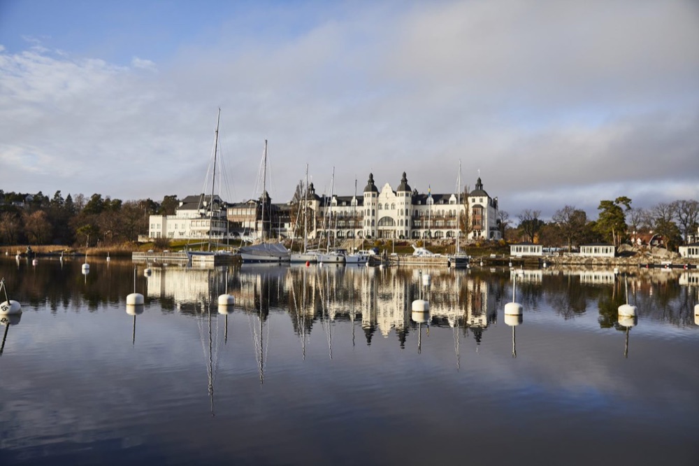 Grand Hotel Saltsjöbaden sett från vattnet
